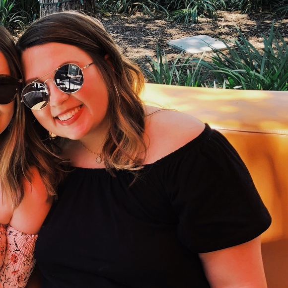 Meet your Posher, Alli - Picture 3 of 3